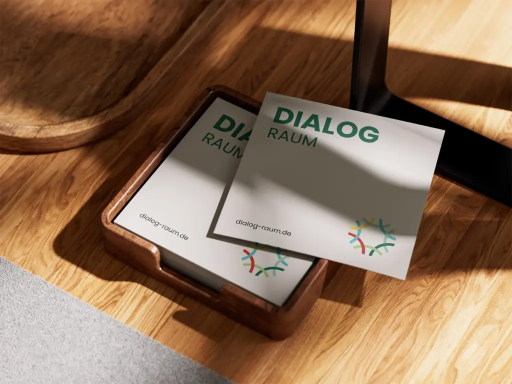 Logo von Dialog-Raum abgebildet auf einer Karte © Studio Wegener | Gudrun Wegener