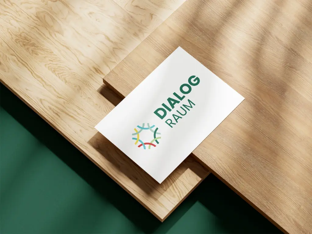 Logo von Dialog-Raum abgebildet auf einer Visitenkarte © Studio Wegener | Gudrun Wegener